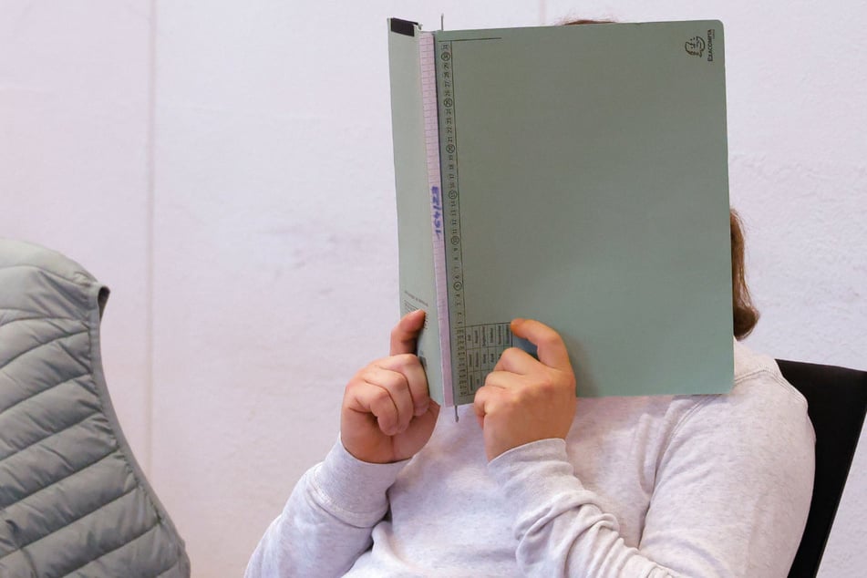 Erschütternder Missbrauchs-Prozess: Per SnapChat und WhatsApp drängte er Kinder zum Sex