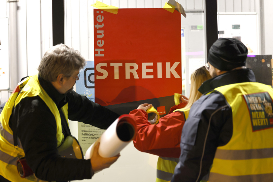 Auch am Dienstag werden wieder Tausende Beschäftigte des öffentlichen Dienstes in NRW streiken.