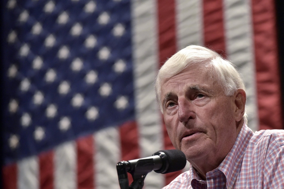 College basketball legend Bob Knight passed away at the age of 83.