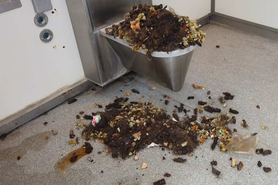 Wann die Toilette wieder benutzbar sein wird, ist ungewiss.