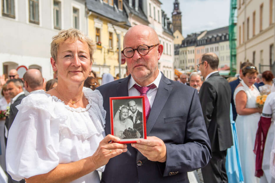 Passend zur Wette: Antje (53) und Dietmar Schade (60) feierten am Montag ihren 31. Hochzeitstag.