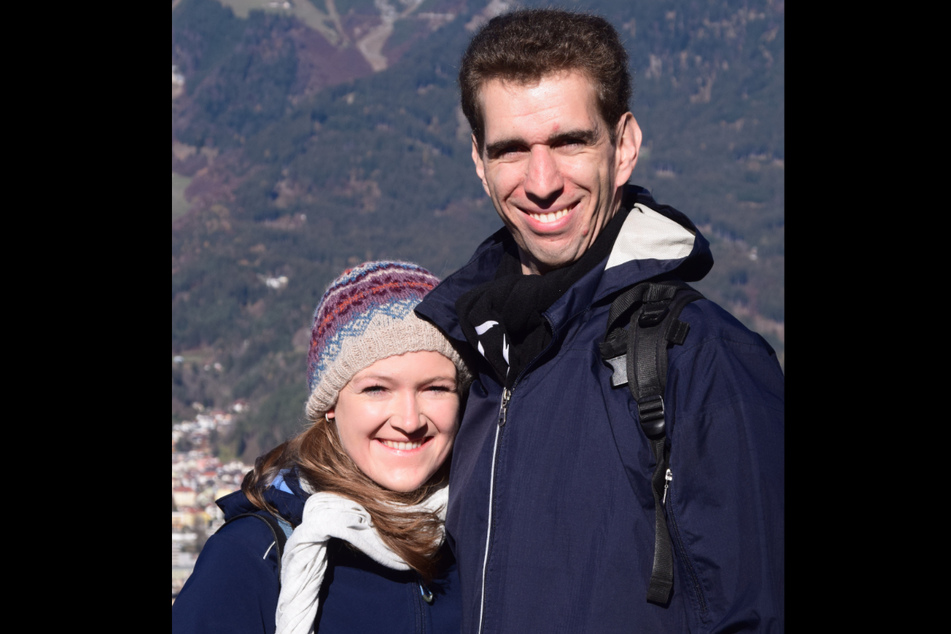 Lukas Steinegger aus Österreich und seine deutsche Partnerin Constanze Gabriel. Durch die Ausweisung von Virusvariantengebieten ist das Paar durch die Grenze wieder getrennt.