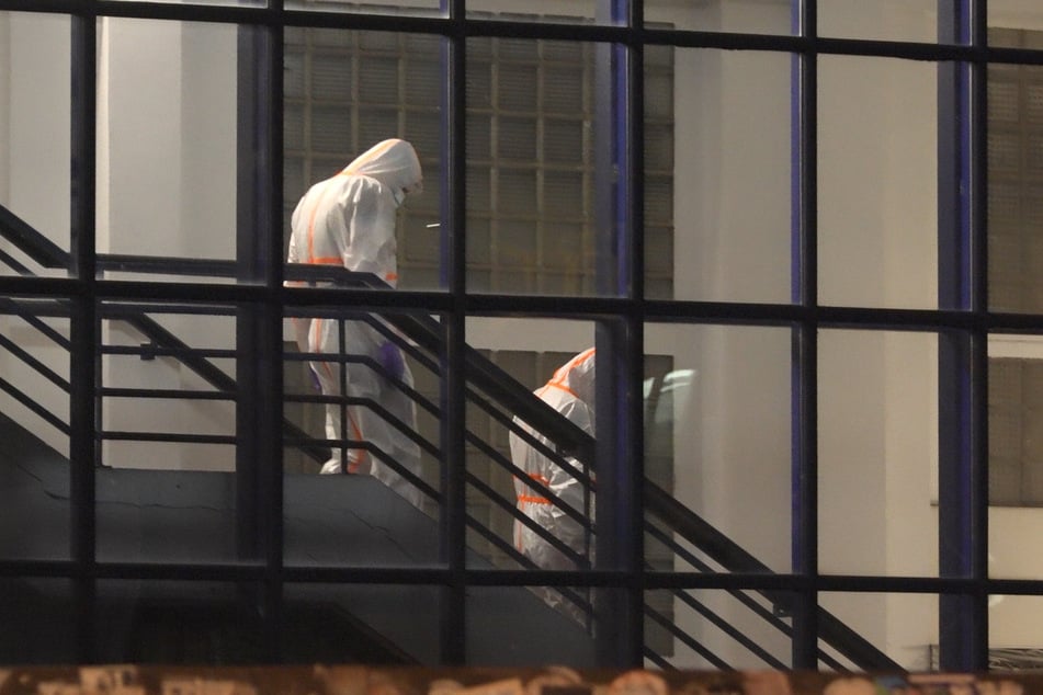 Die Spurensicherung war bis spät in die Nacht im Einsatz.