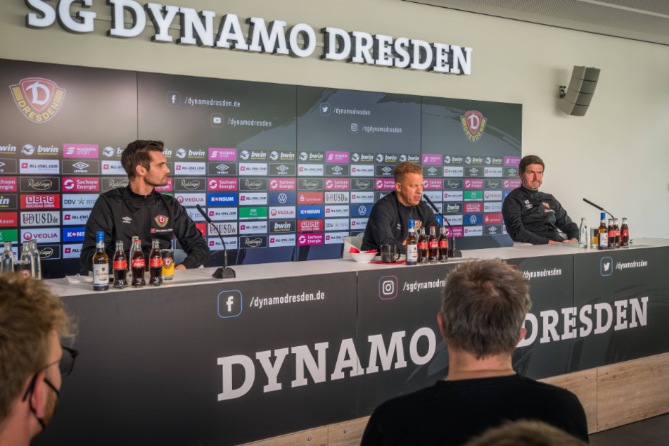 Marcel Devantier (32, l.) im Juni während der Trainervorstellung von Markus Anfang (48, M.). Er ist ab sofort Pressesprecher der SG Dynamo.