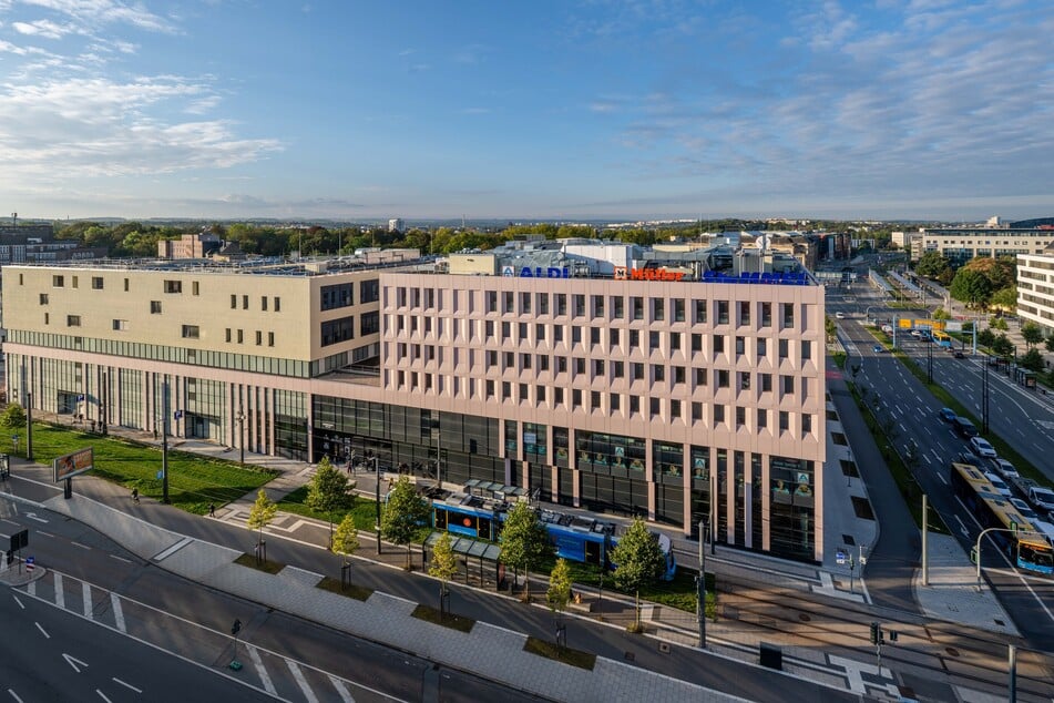 Der Naubau an der Ecke Bahnhofstraße/Brückenstraße kostete über 110 Millionen Euro.
