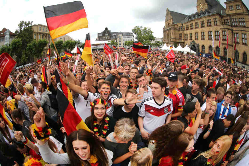 Ist Public Viewing etwa nicht mehr "in"? (Archivbild)