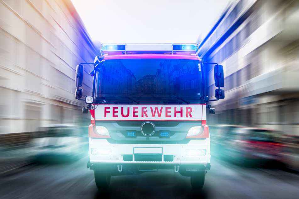 Die Feuerwehr wurde am Dienstagmorgen zu einem Brand in einem Seniorenheim in Köln-Dellbrück alarmiert (Symbolbild).