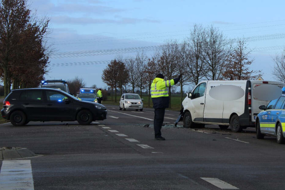 Die Rippachtalstraße war während der Bergungsarbeiten mehrmals kurzfristig gesperrt.