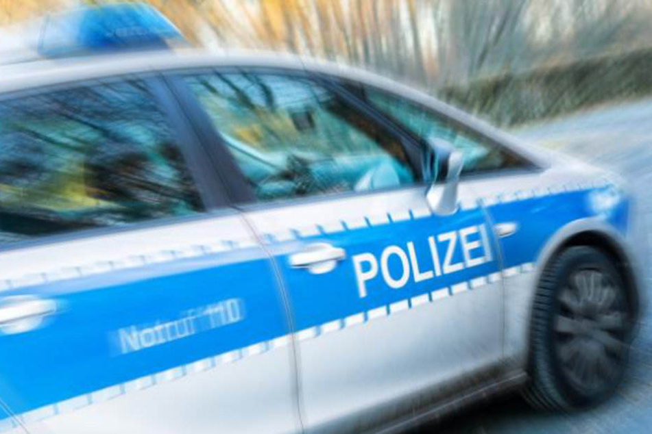 Rettungskräfte brachten die Frau ins Krankenhaus, wo sie verstarb. (Symbolbild)