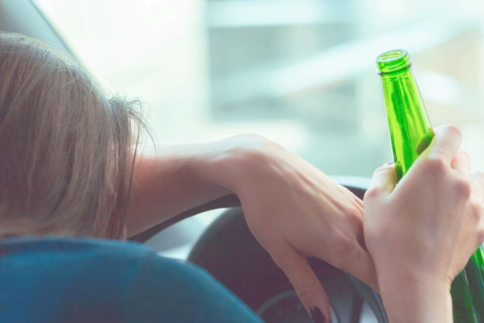Die Frau hatte bei den Autofahrten zu viel Alkohol im Blut. (Symbolbild)