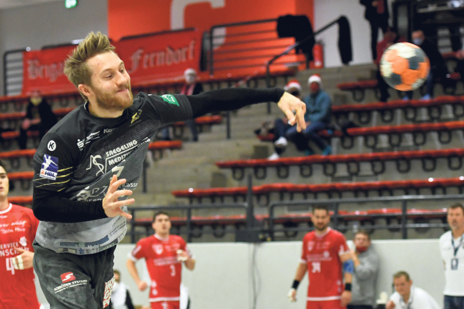 Lukas Wucherpfennig trifft vom Siebenmeterpunkt. Der Dresdner verwandelte nicht nur fünf Strafwürfe, sondern traf auch viermal aus dem Spiel heraus. Fotos (2):