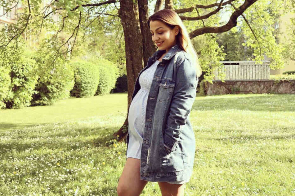 Die Sommerkleider von Jenefer Riili werden durch den Bauch immer größer.