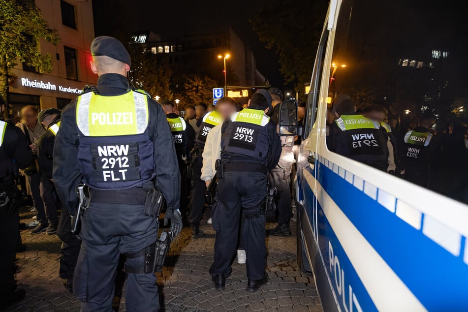 Die Beamten wollen auch künftig schwerpunktmäßig die Einhaltung der Waffenverbote kontrollieren.