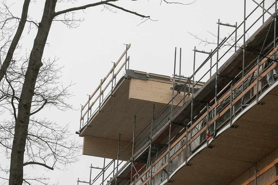Wo noch das Gerüst rausragt, wird bald ein gläserner Pool eingebaut.
