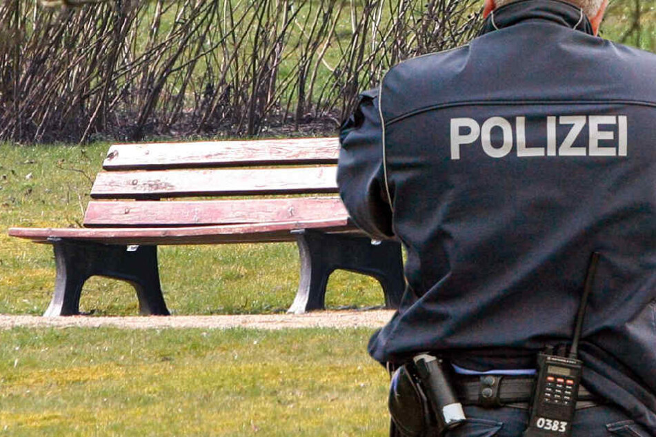 Die Polizei griff den Tatverdächtigen auf einer Parkbank in Maintal auf (Symbolbild).