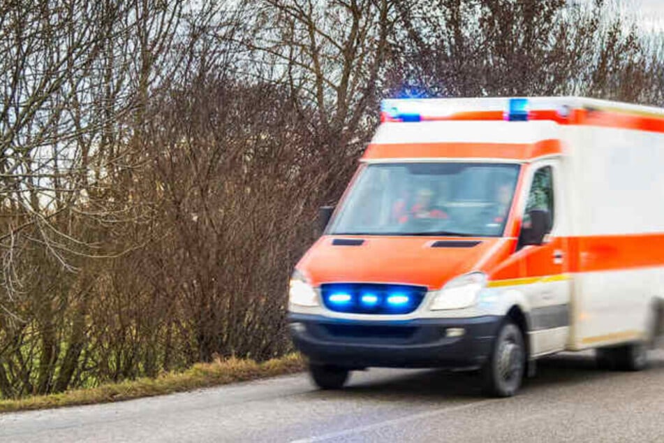 Tödlicher Unfall im Erzgebirge: VW-Kleinbus erfasst Fußgänger