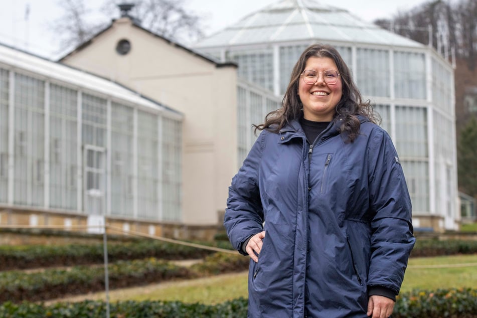 Die Pillnitzer Schlossleiterin Josefine Frank (39) freut sich sehr, dass das Palmenhaus nun energiesparsamer ist.