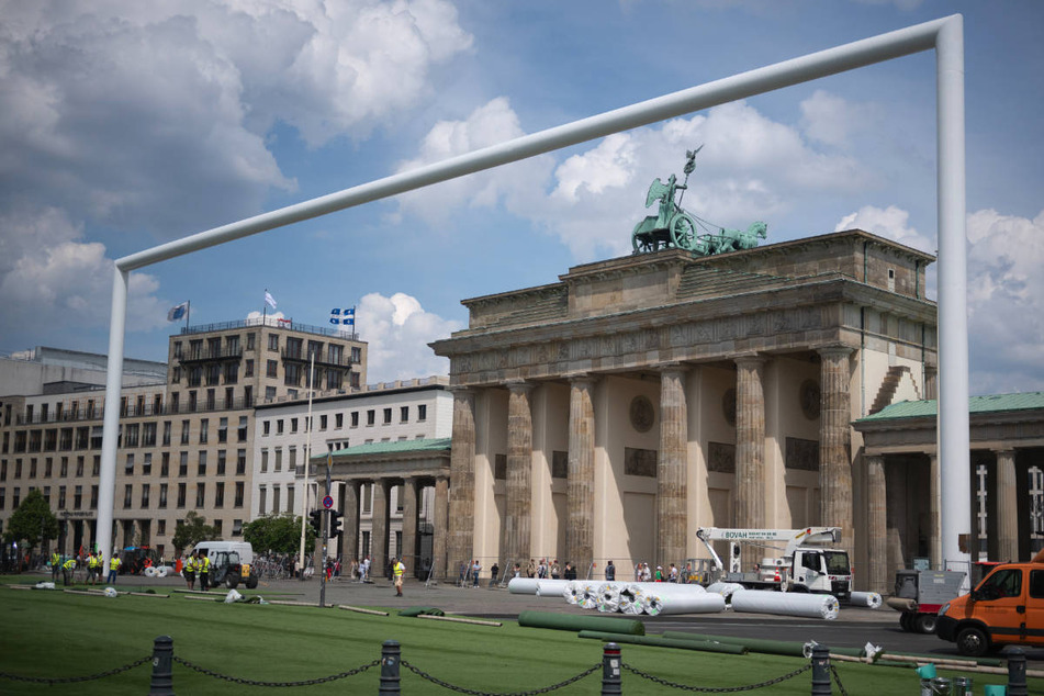 Berlin: Fanmeile wird abgebaut: So lange bleibt Straße des 17. Juni noch gesperrt