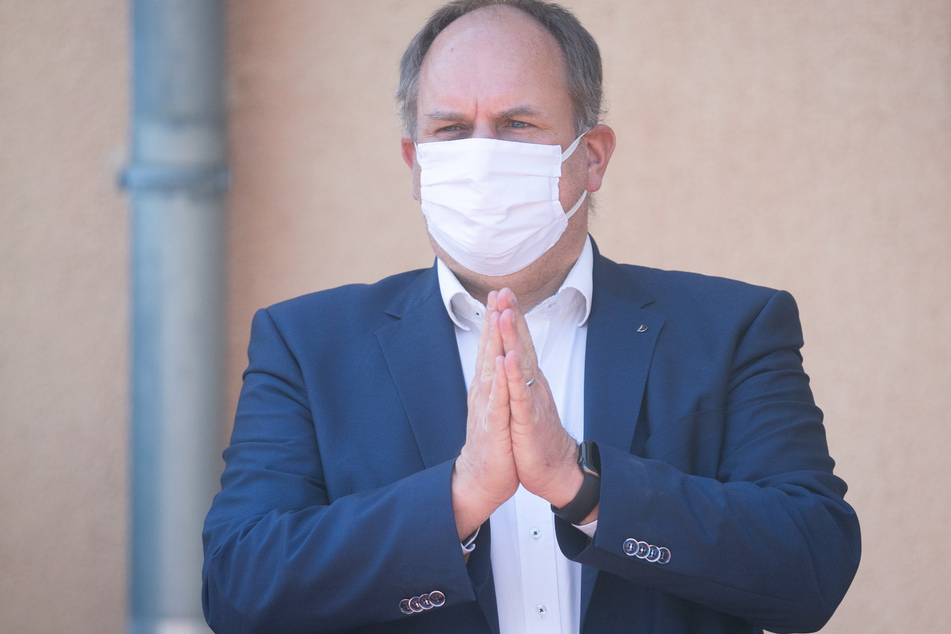 Dirk Hilbert (49, FDP) befindet sich bereits in Quarantäne.