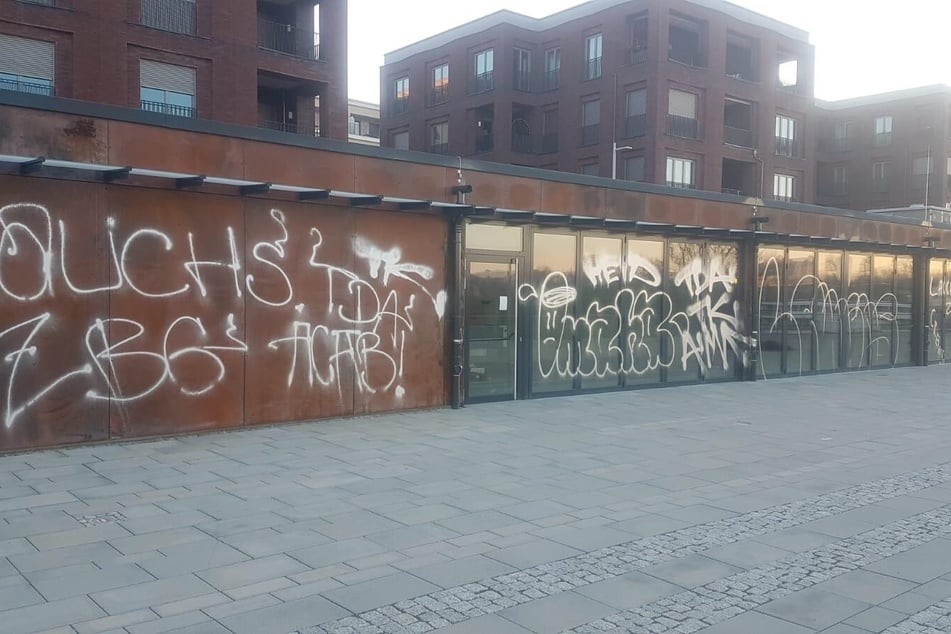 Die Dresdner Hafencity is Opfer massive Graffiti-Schmierereien geworden.