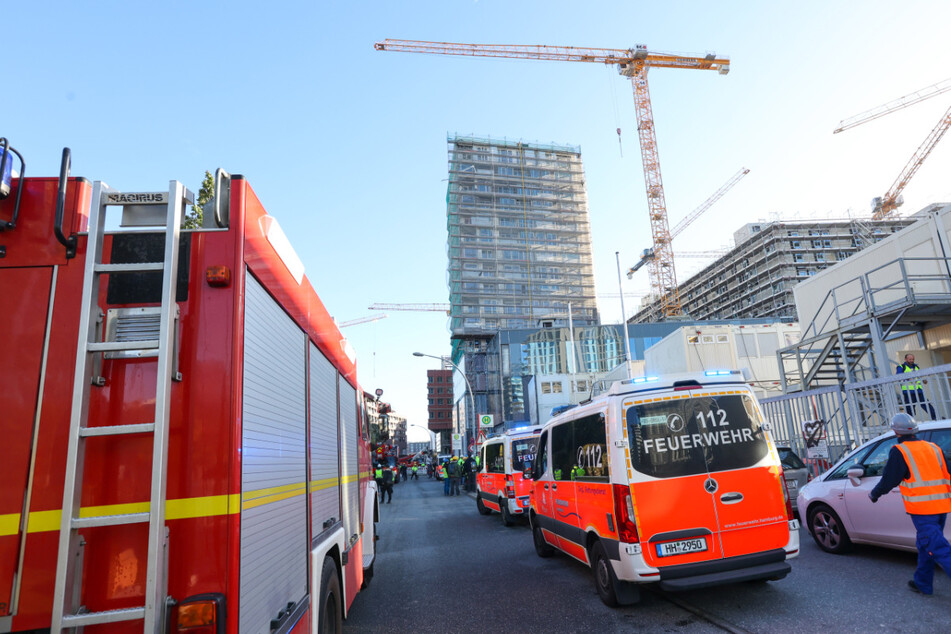 Bei einem Unfall auf einer Baustelle in der Hamburger Hafencity sind fünf Menschen gestorben.