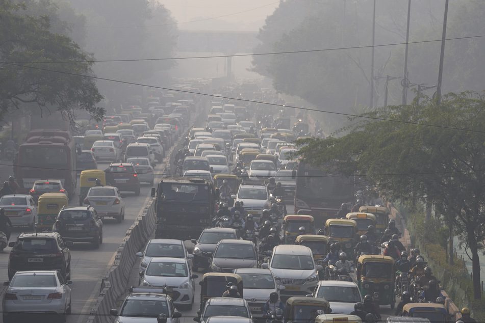 In der indischen Hauptstadt Neu-Delhi ist das Atmen wegen der Luftverschmutzung oft anstrengend. Den Smog kann man nicht nur riechen, sondern auch sehen.
