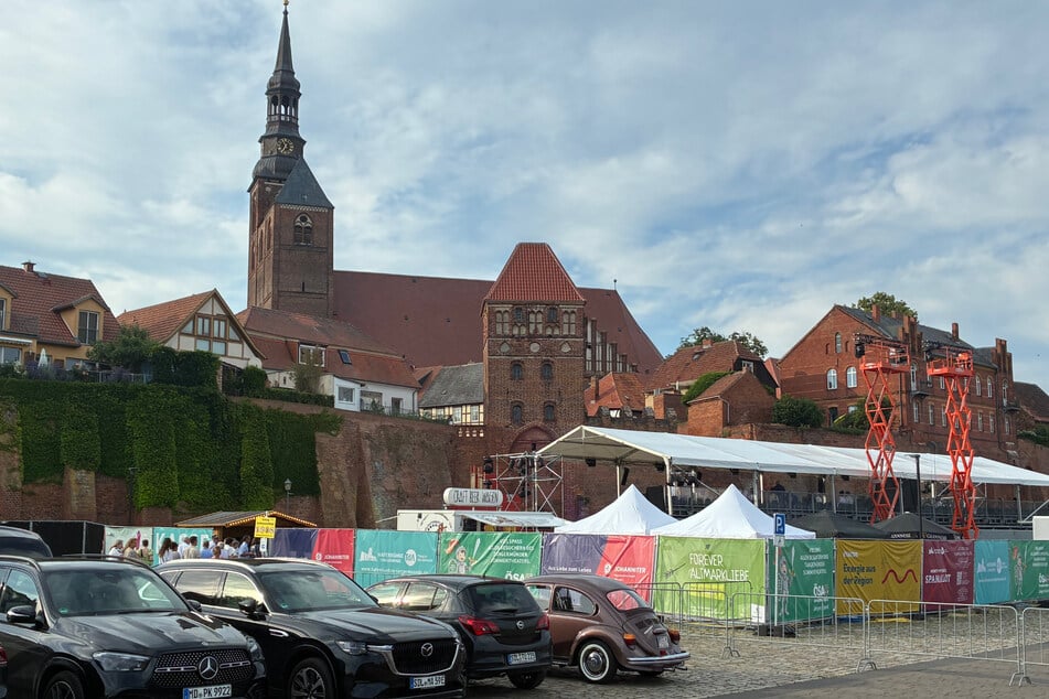 Direkt am Hafen von Tangermünde entstand eine neue Theaterbühne.