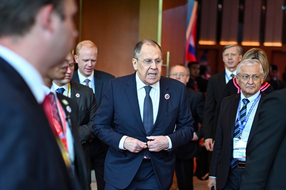 Russlands Außenminister Sergej Lawrow (75) hat Bundeskanzler Friedrich Merz (69, CDU) antirussische Nazi-Parolen vorgeworfen.