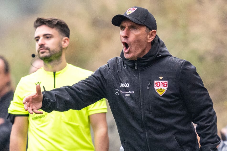 Der neue VfB-Coach Bruno Labbadia (r.) durfte sich am Sonntag über den ersten Sieg seiner Mannschaft freuen.