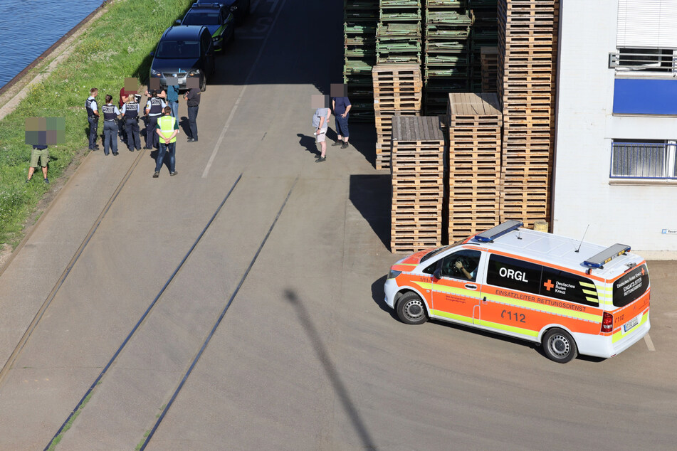 Polizei, Feuerwehr sowie Rettungsdienst waren vor Ort.