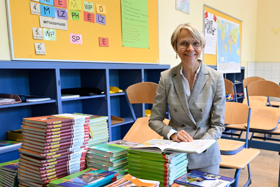 Dorothee Feller (56) bekleidet seit dem 29. Juni dieses Jahres ihr Amt als Schulministerin in Nordrhein-Westfalen.