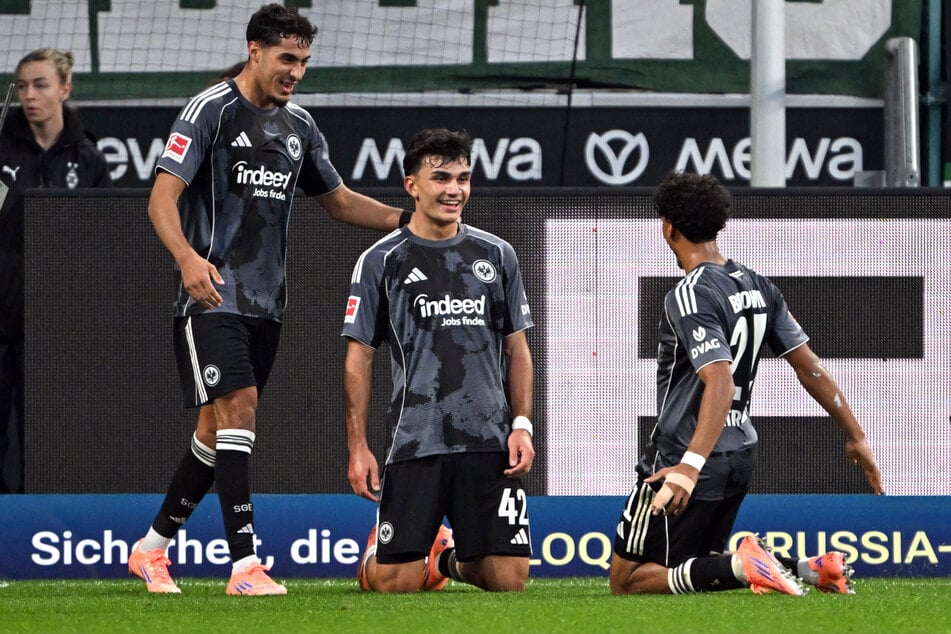 Eintracht Frankfurts Farès Chaïbi (23, l.) befindet aktuell in Topform und weckt Begehrlichkeiten.