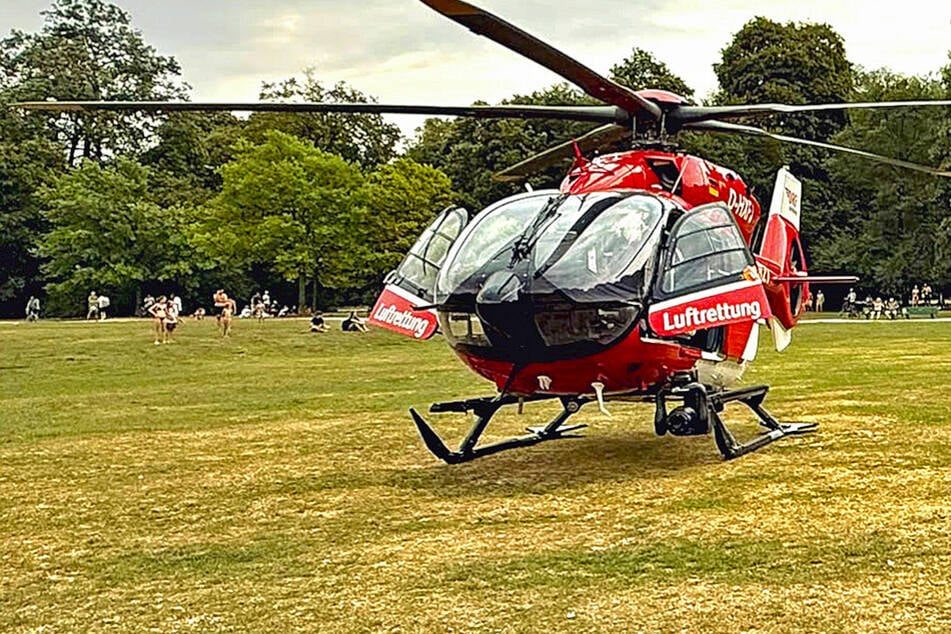 München: Hubschrauber landet im Englischen Garten: Mann dank Zufall das Leben gerettet