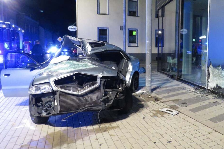 Das Auto war nach dem Crash nur noch Schrott.