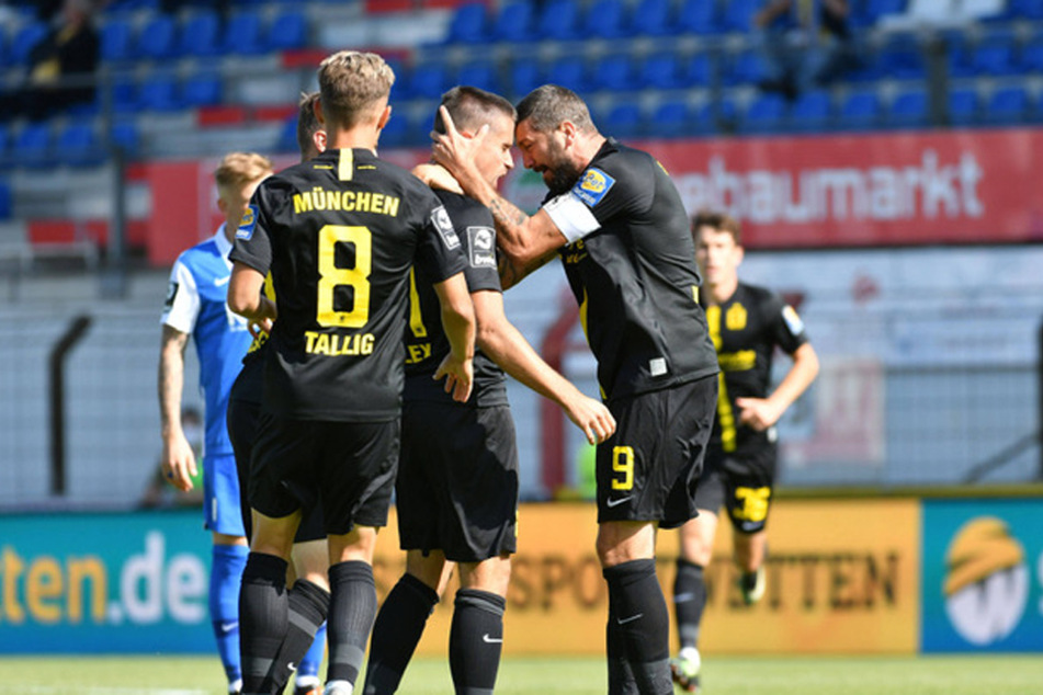 Grund zum Feiern: Der TSV 1860 München gewinnt in Meppen mit 3:1 den Saisonauftakt.