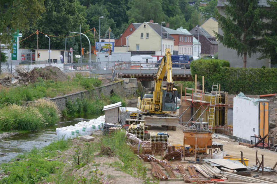 Dauert noch bis mindestens September 2020: Die Hochwasserschutz-Bauarbeiten an der Würschnitz.