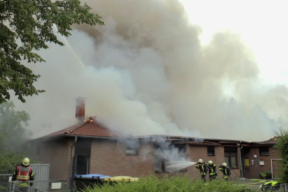 Etwa 170 Feuerwehrleute und DRK-Helfer kamen zum Einsatz.