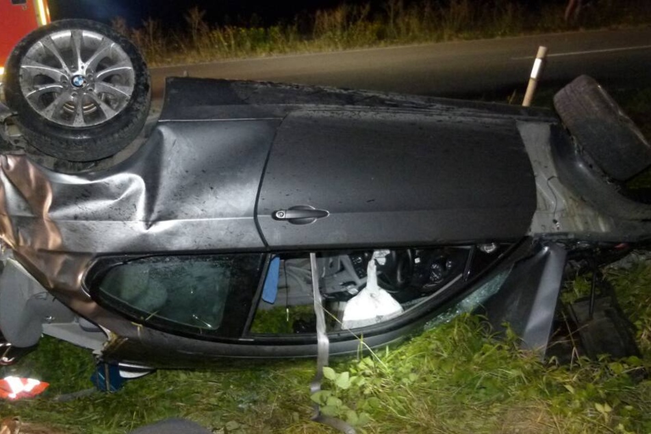 21-Jähriger überschlägt sich mit Auto mehrfach und verletzt sich schwer