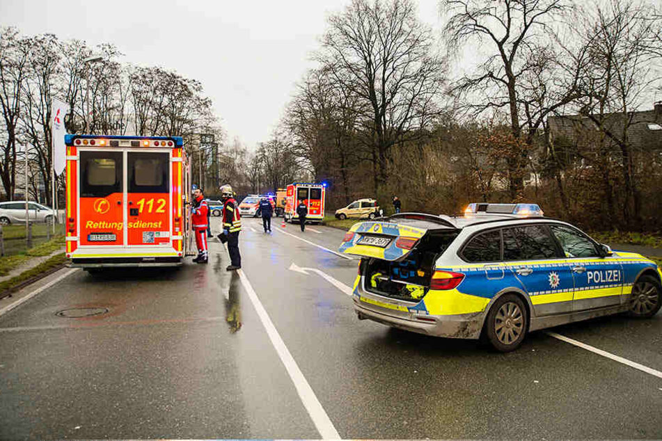 Die Polizei sperrte die Kreuzung ab.