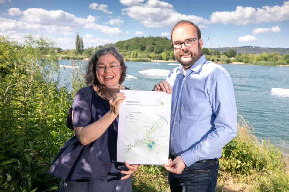 An den Kiesseen in Leuben setzten Sachsens Kultusminister Christian Piwarz (43, CDU) und Umweltbürgermeisterin Eva Jähnigen (53, Grüne) gestern den Startschuss für den neuen Grünstreifen.