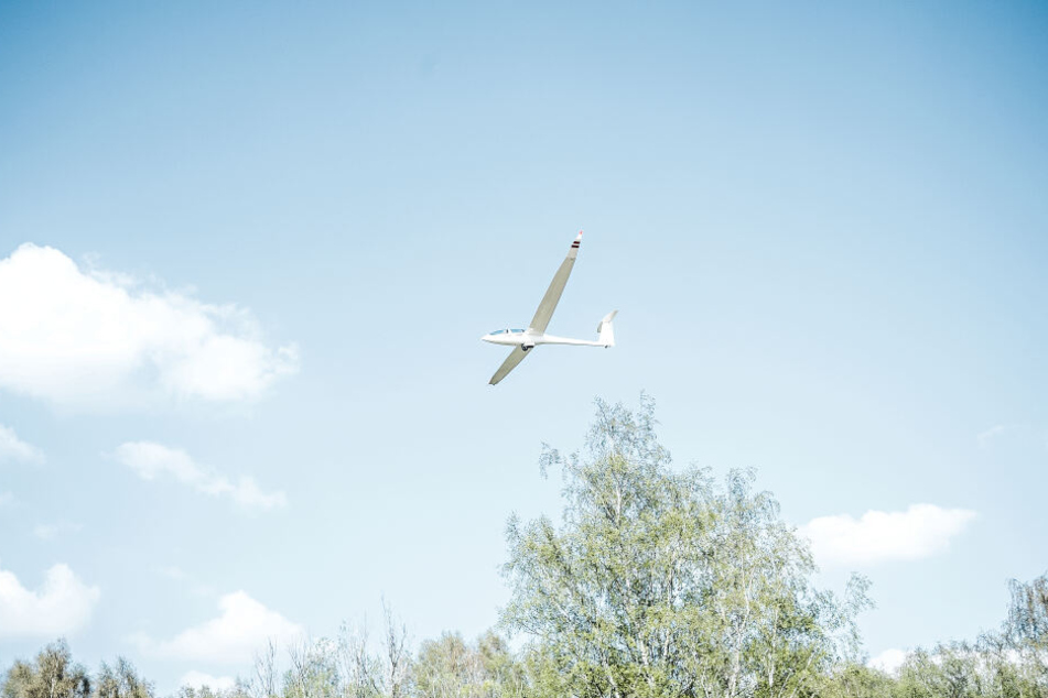 Ein Segelflieger musste am Freitag notlanden. (Symbolbild)