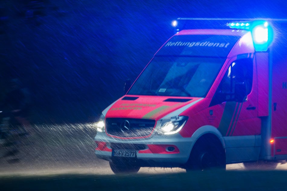 Demenzkranker Senior löst Polizei-Einsatz aus: Pflegerin im Krankenhaus