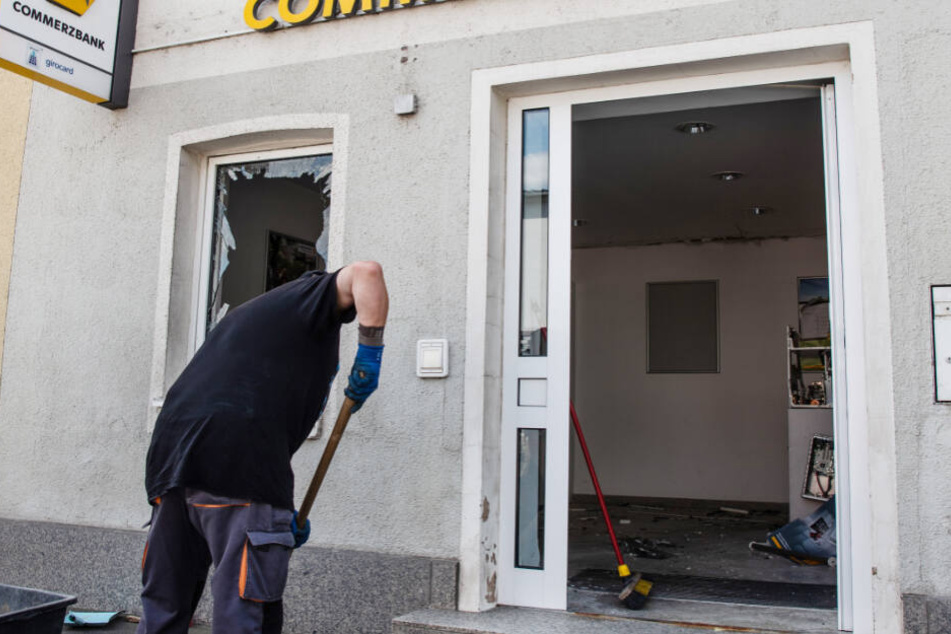 In Röslau ist in der Nacht auf Donnerstag ein Geldautomat gesprengt worden.