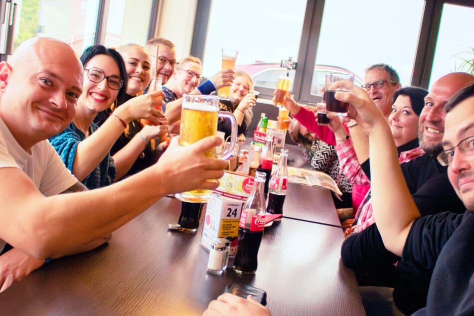 Das SCHNIZZ in Chemnitz lädt Euch mit einem Willkommensgetränk zum Schnitzelschmausen ein.