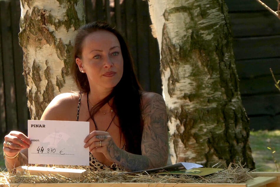 Ganz zum Unmut der anderen Teilnehmenden opfert Pinar dafür mehr als 44.000 Euro!
