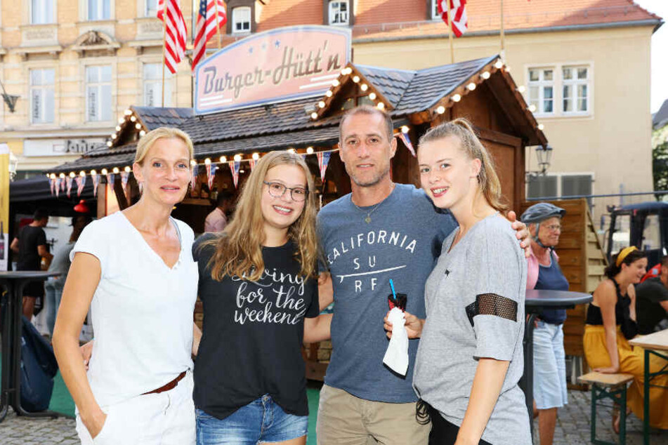 Familie wird bei den Enochs groß geschrieben. Ehefrau Gunilla (v.l.), die jüngste Tochter Sophie und Joe fühlen sich in Zwickau pudelwohl, Emily studiert seit letztem Sommer in Kalifornien.