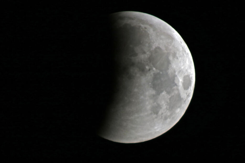 Auch in Meerane konnte man die Mondfinsternis bei klarer Sicht genießen.