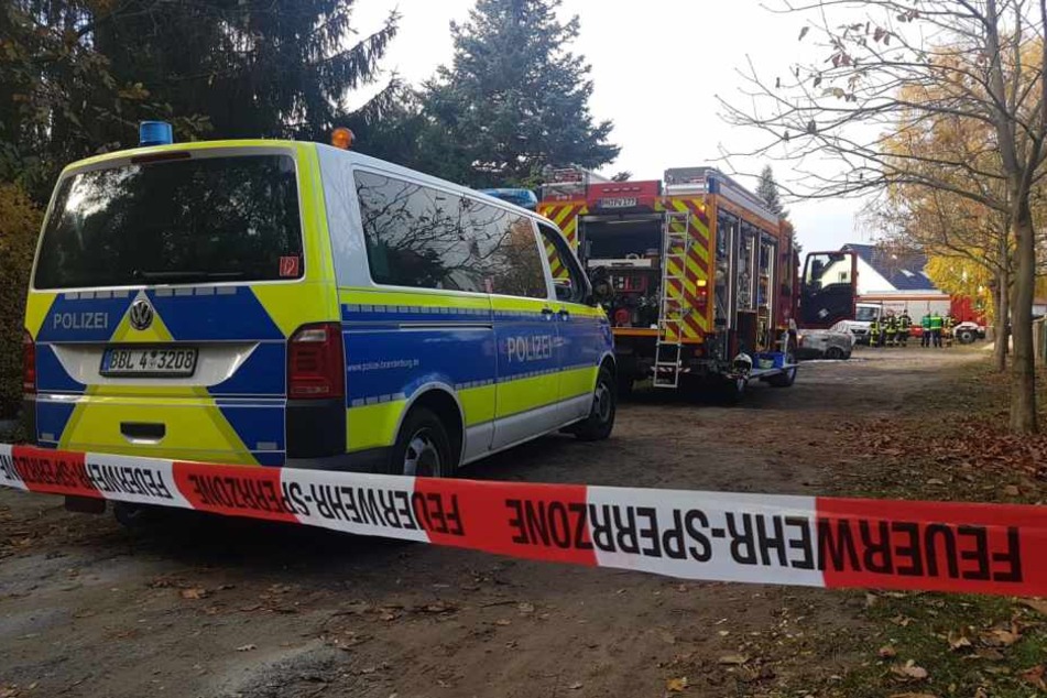 Ein Mann ist in Brandenburg in einem brennenden Auto gestorben.