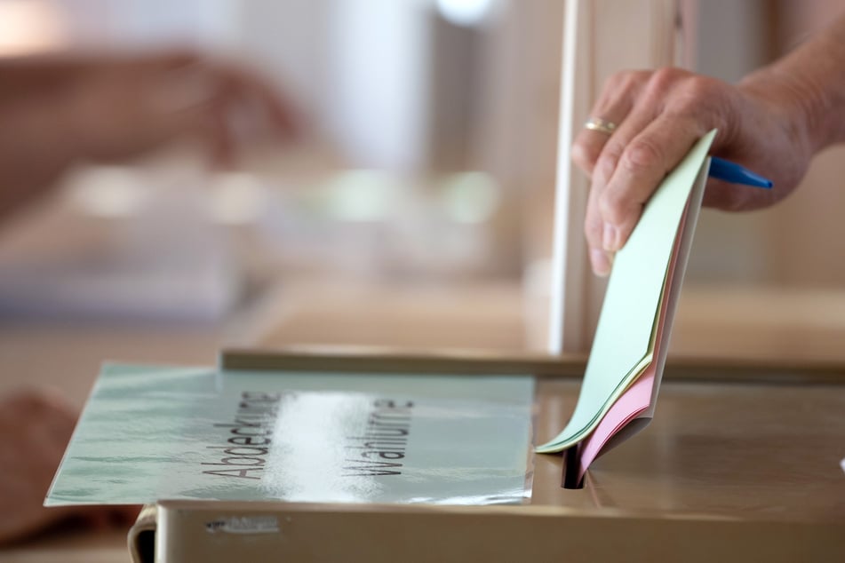 In ein Duisburger Briefwahlzentrum ist in der Nacht vor der Kommunalwahl in NRW eingebrochen worden. Die Wahlunterlagen befanden sich zu diesem Zeitpunkt aber noch nicht in dem Gebäude. (Symbolbild)