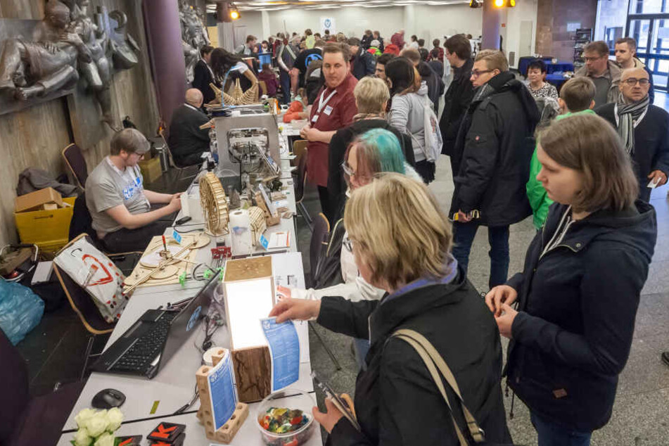 Bastlerstraße im Stadthallen-Foyer: Zur ersten Maker Faire kamen voriges Jahr 3500 Besucher.